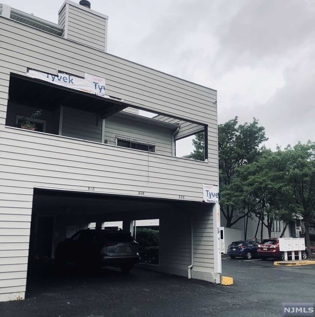 809 Spinnaker Ct, Secaucus, NJ 07094-2235