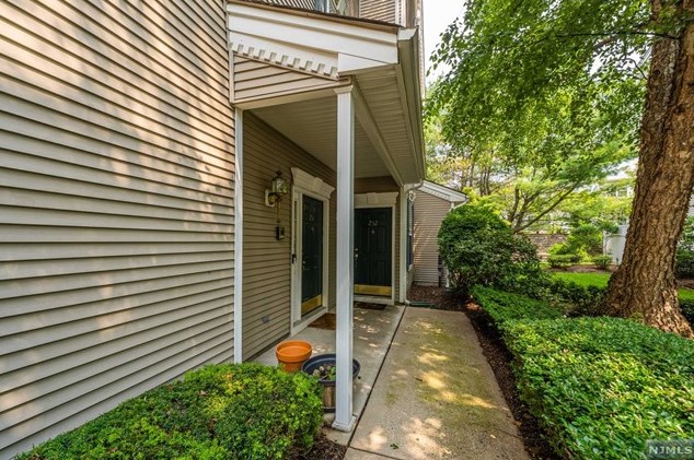 251 Riverwalk Way, Clifton NJ 07014-1736 exterior