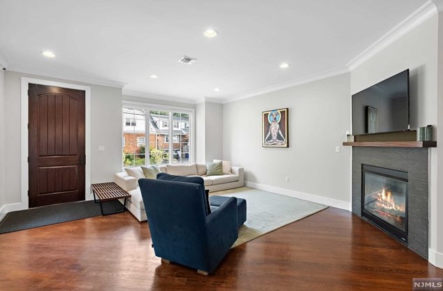 1235 16th St, West Fort Lee, NJ 07024