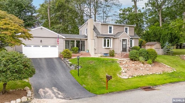 19 Wilson St, Oakland, NJ 07436