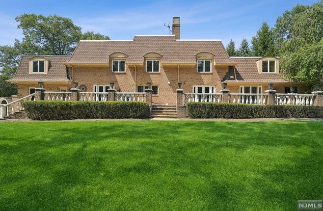 425 Saddle Back Trail, Franklin Lakes, NJ 07417