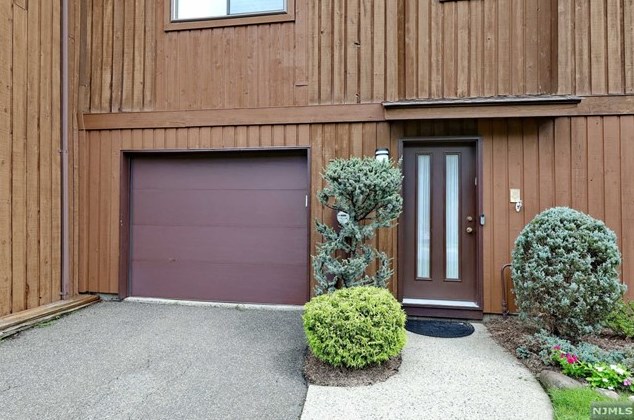 70 Metro Vista Dr, Paterson, NJ 07506