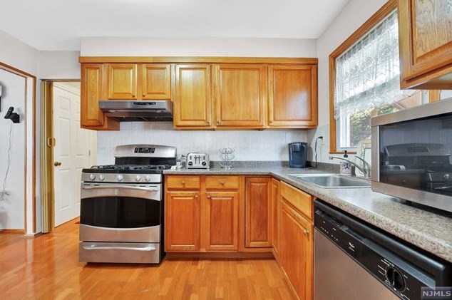 375 Alps Rd, Wayne NJ 07470-3731 exterior