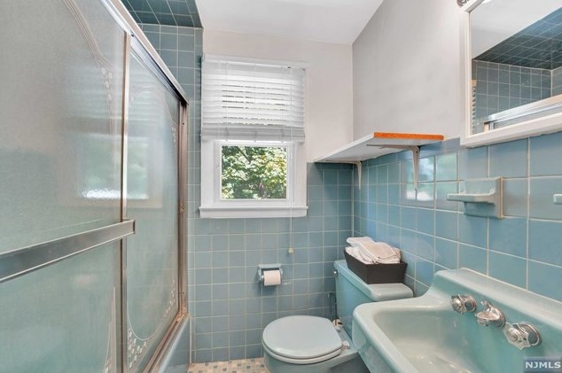 375 Alps Rd, Wayne NJ 07470-3731 exterior