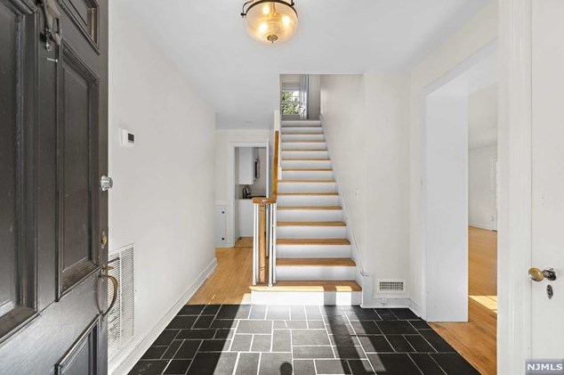 154 N Franklin Tpke, Ho Ho Kus, NJ 07423