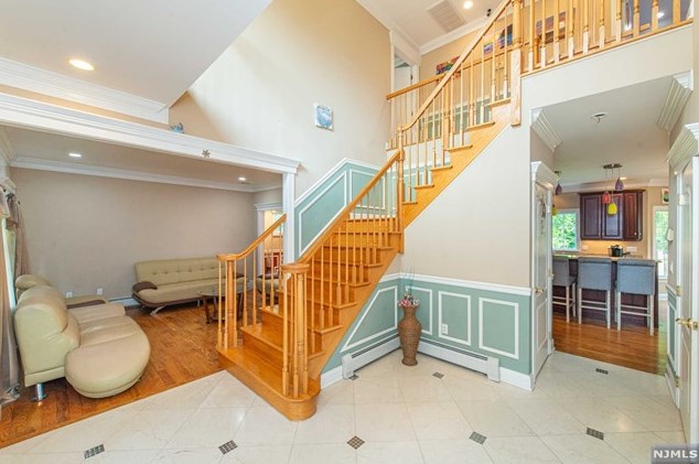 3 Diorio Ct, Wayne, NJ 07470