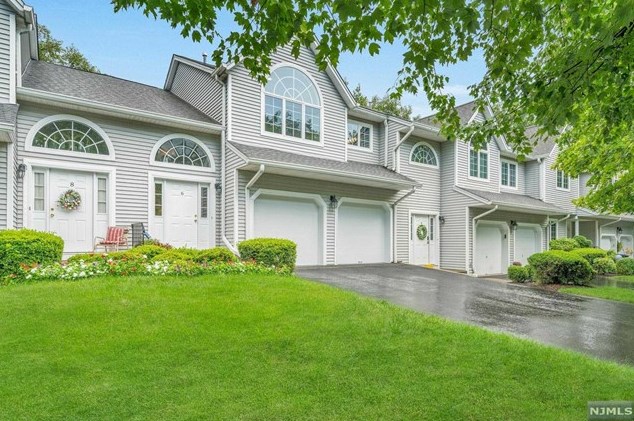 6 Drake Dr #6, Hillsdale, NJ 07642