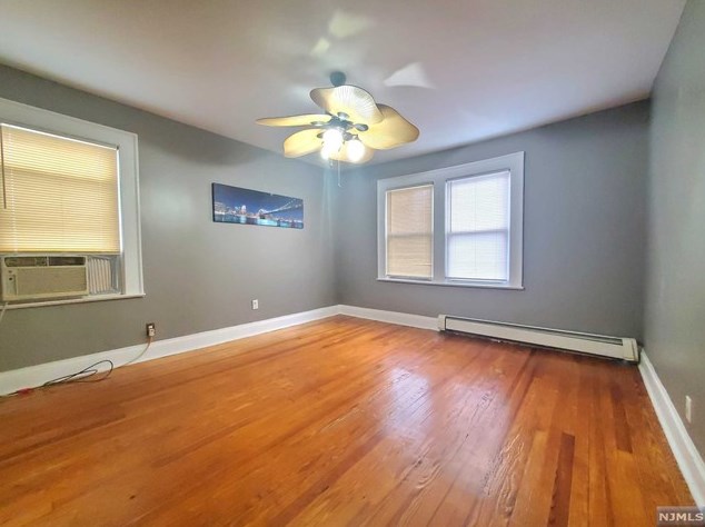 696 Elm St, Kearny, NJ 07032-3717