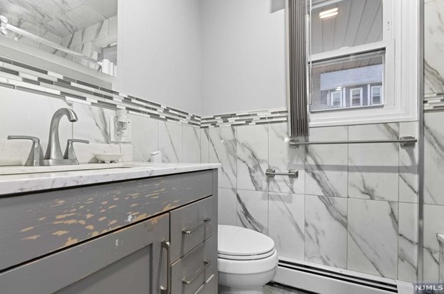 419 Ter Ave, Hasbrouck Heights NJ 07604-2430 exterior