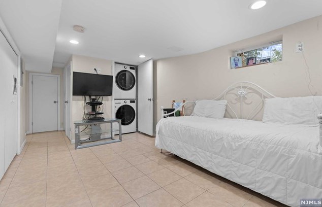 419 Ter Ave, Hasbrouck Heights NJ 07604-2430 exterior