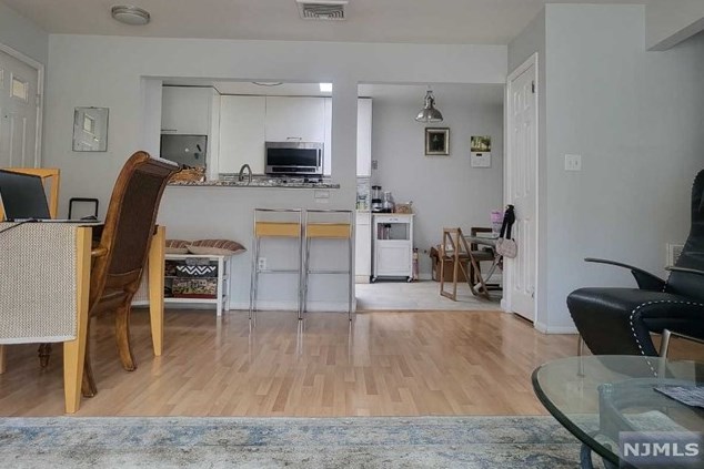 780 River Rd, Edgewater, NJ 07020