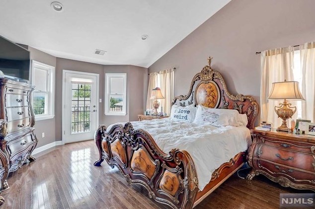 228 Orient Way, Lyndhurst NJ  07071-1636 exterior