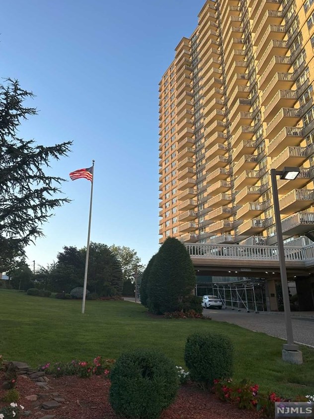 555 North Ave #24t, West Fort Lee, NJ 07024