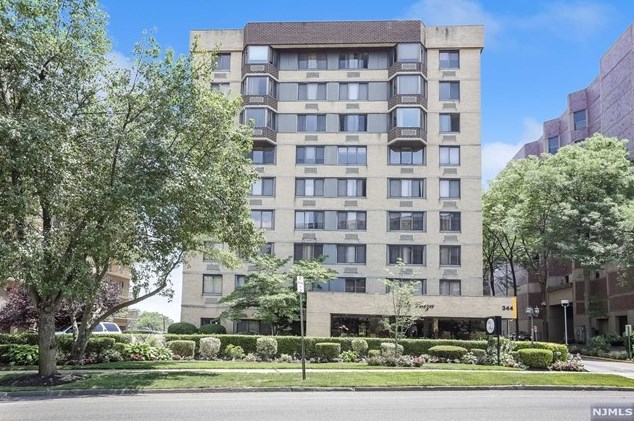 344 Prospect Ave, Hackensack NJ  07601-2617 exterior
