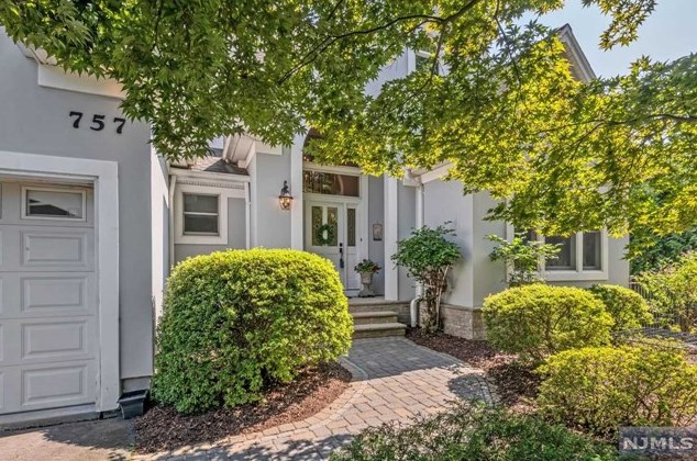 757 Blanch Ave, Norwood, NJ 07648-1900
