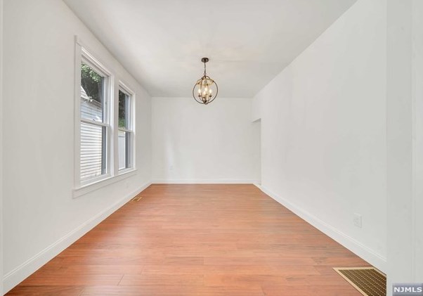 374 Undercliff Ave, Edgewater NJ  07020-7251 exterior