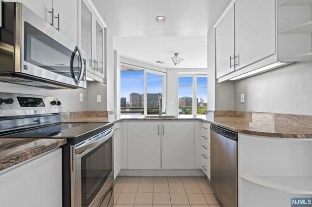 600 Harbor Blvd #904, Union City, NJ 07086
