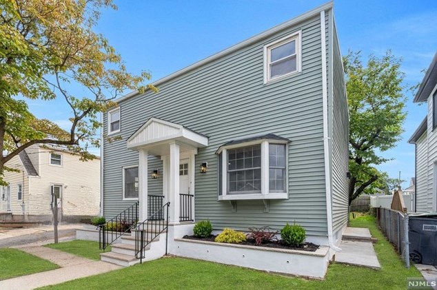 15 John Pl, Bergenfield, NJ 07621-3316