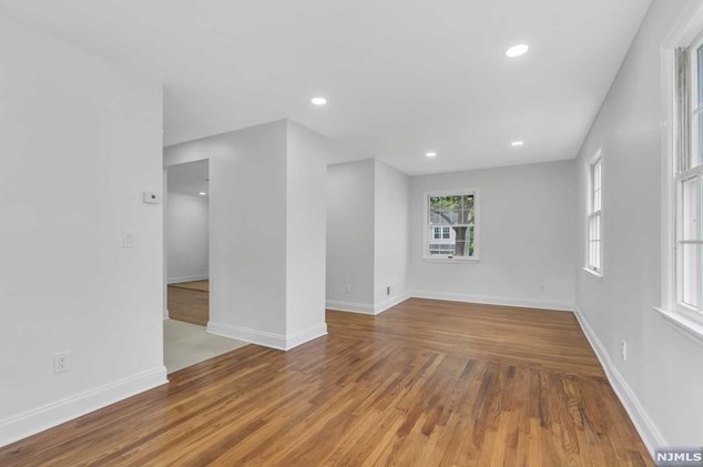 15 John Pl, Bergenfield NJ 07621-3316 exterior