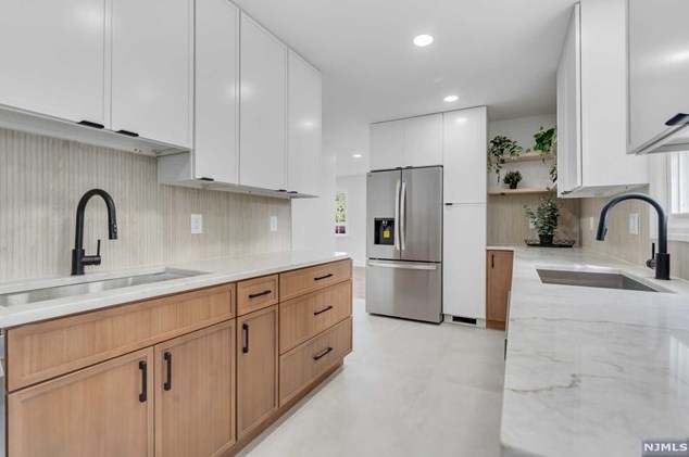 15 John Pl, Bergenfield NJ 07621-3316 exterior