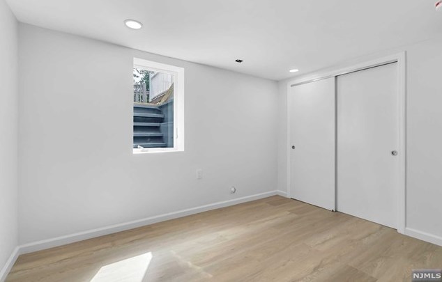 15 John Pl, Bergenfield NJ 07621-3316 exterior