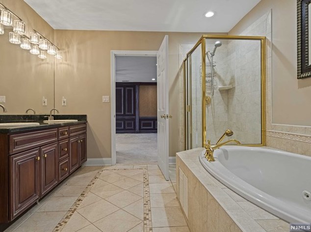 81 Bracken Hl Rd, Hardyston NJ 07419-1276 exterior