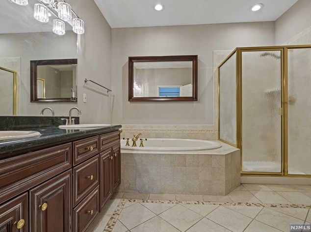 81 Bracken Hl Rd, Hardyston NJ 07419-1276 exterior