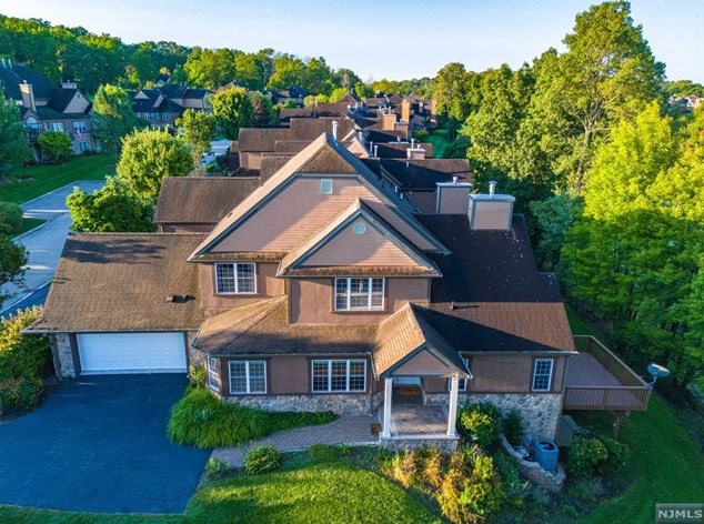 81 Bracken Hl Rd, Hardyston NJ 07419-1276 exterior