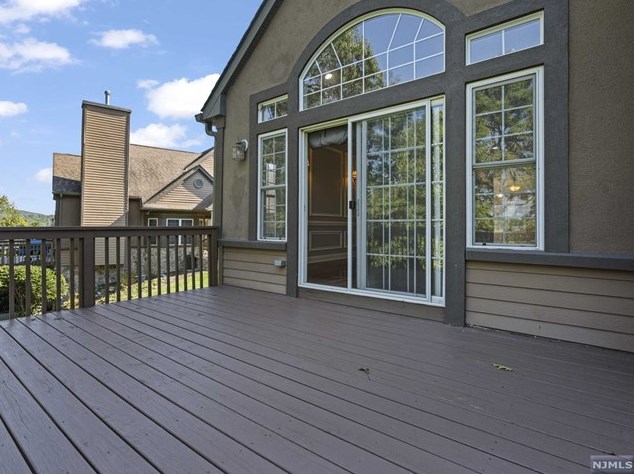 81 Bracken Hl Rd, Hardyston NJ 07419-1276 exterior