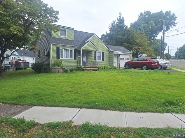 674 Briarcliff Ave, Maywood, NJ 07607-1442