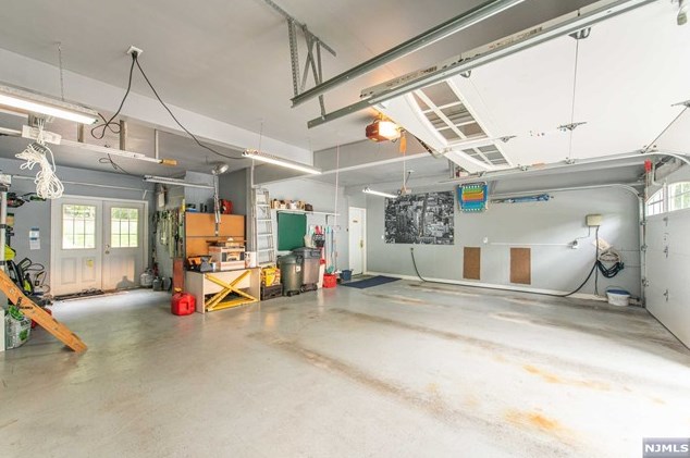 73 Glenmere Ter, Mahwah NJ 07430-2812 exterior