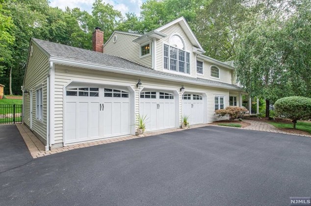 73 Glenmere Ter, Mahwah, NJ 07430-2845