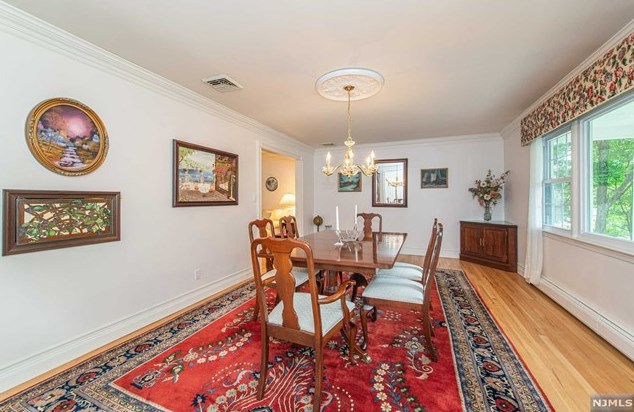 73 Glenmere Ter, Mahwah NJ 07430-2812 exterior