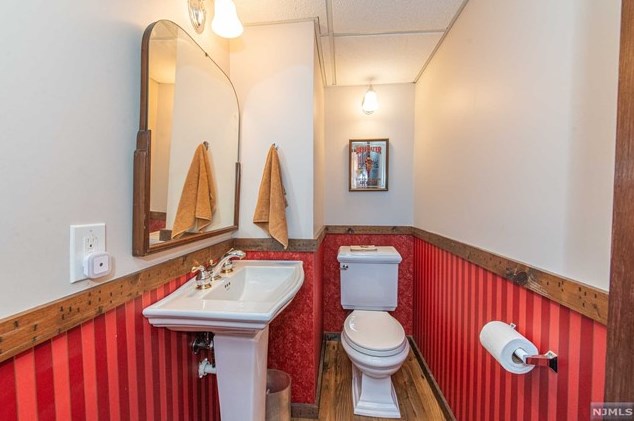 73 Glenmere Ter, Mahwah NJ 07430-2812 exterior