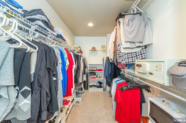 73 Glenmere Ter, Mahwah NJ 07430-2812 exterior