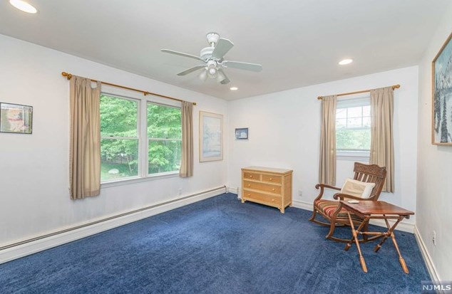 73 Glenmere Ter, Mahwah NJ 07430-2812 exterior