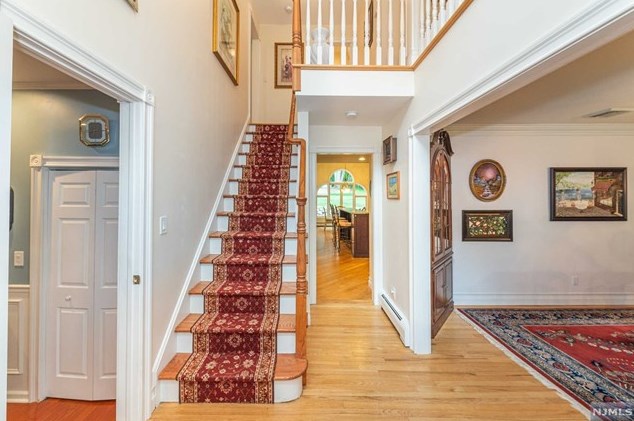 73 Glenmere Ter, Mahwah NJ 07430-2812 exterior