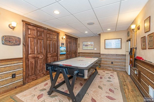 73 Glenmere Ter, Mahwah NJ 07430-2812 exterior