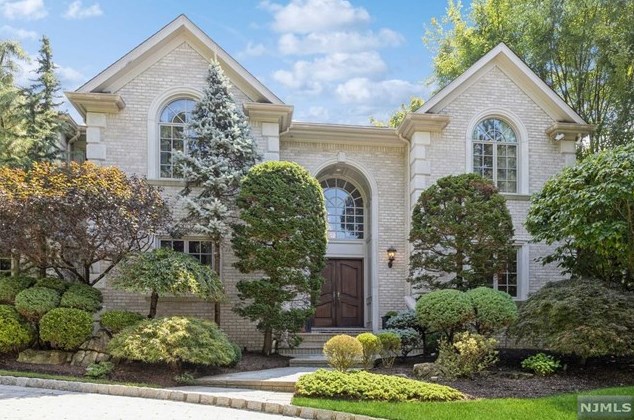 30 Peter Lynas Ct, Tenafly, NJ 07670