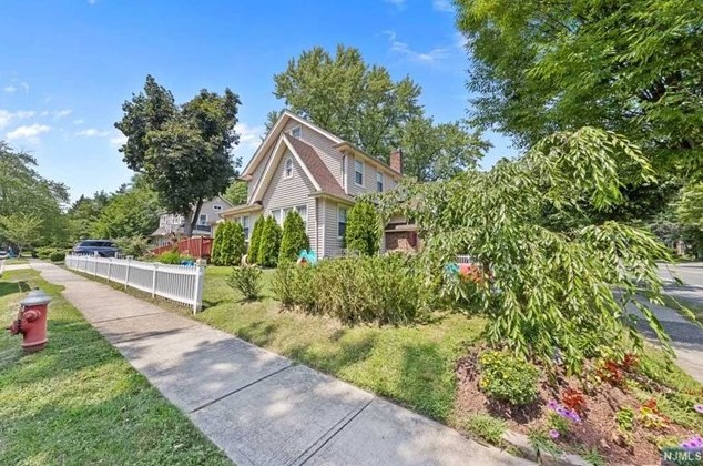 940 Garrison Ave, Teaneck, NJ 07666
