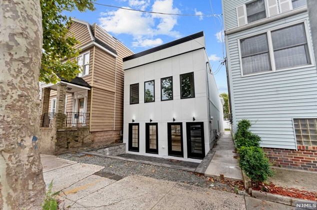 132 Irving St, Jersey City, NJ 07307