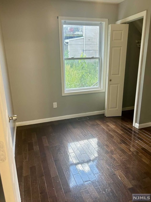 6 Park Pl #8, Paterson, NJ 07524