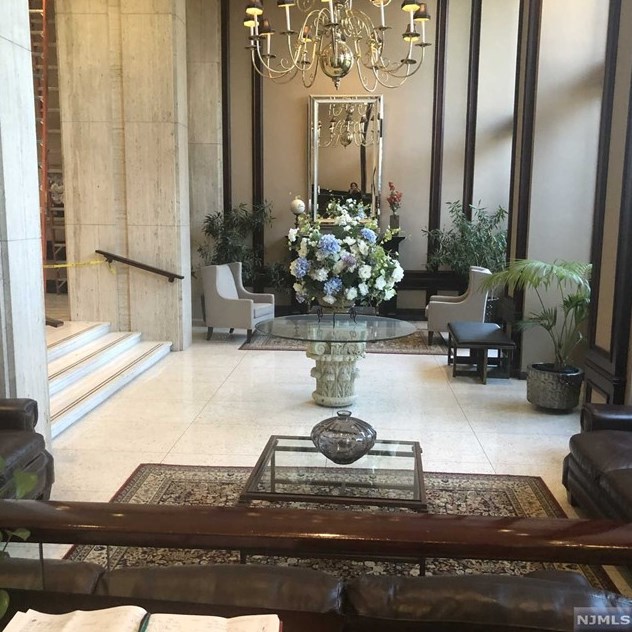 2077 Center Ave #12h, West Fort Lee, NJ 07024