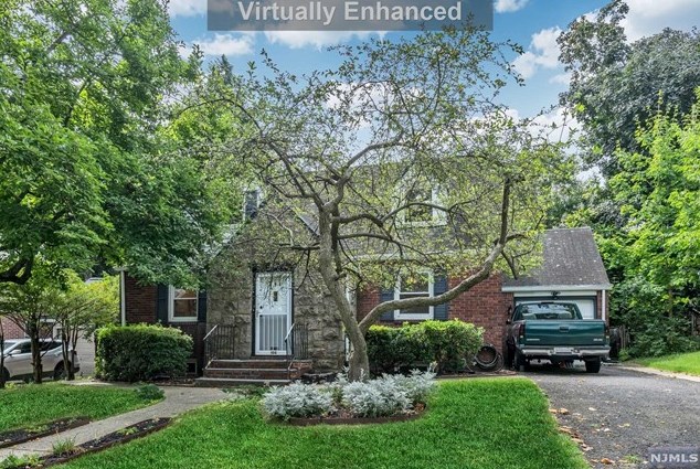 104 Midwood Rd, Teaneck, NJ 07666-5610