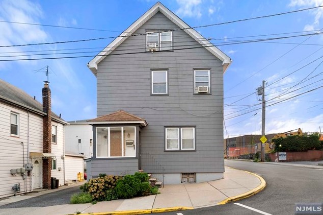 250 Washington Ave, West Fort Lee, NJ 07024