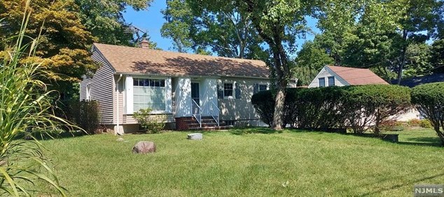995 Crystal Lake Terrace, Franklin Lakes, NJ 07417