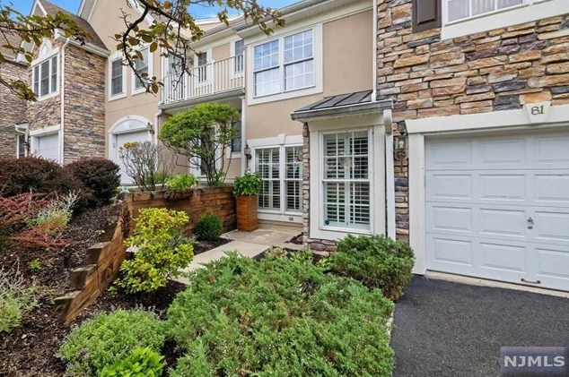 81 Magnolia Way, Paterson, NJ 07508