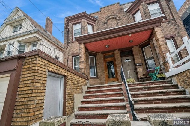 41 47th St, Union City, NJ 07086