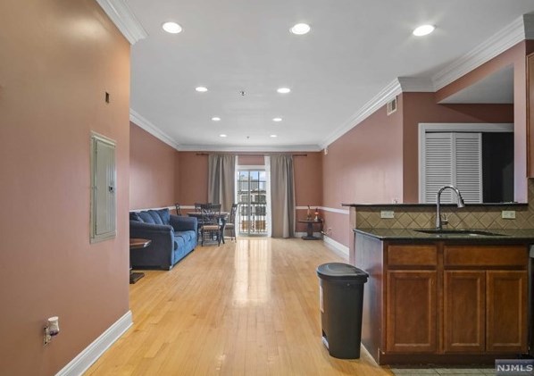 15-19 Tichenor Ln #404, Newark, NJ 07114