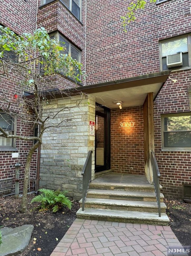 3060 Edwin Ave #2d, West Fort Lee, NJ 07024